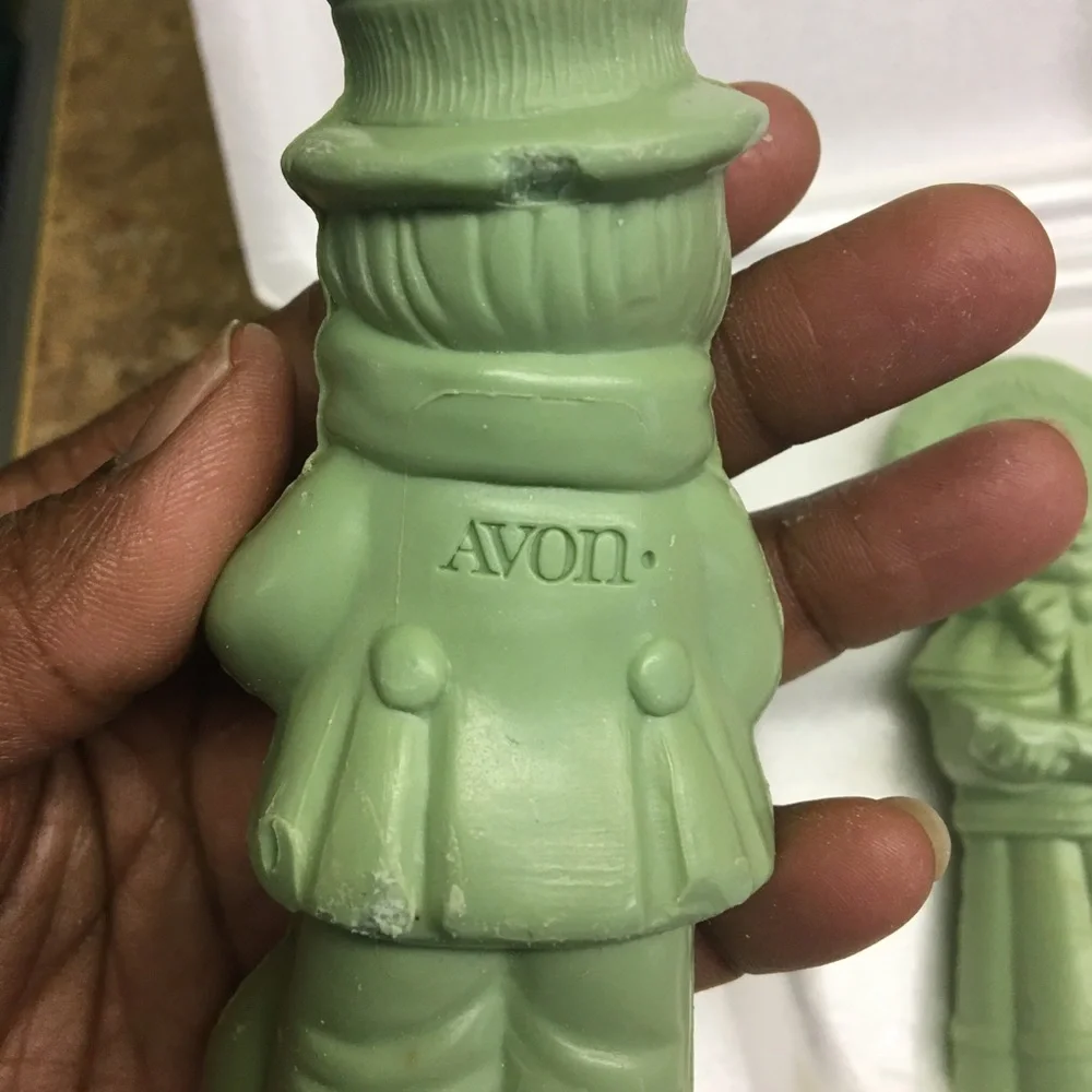 Vintage Bath Soap-AVON Christmas Carollers Decorative Soap has not been used.